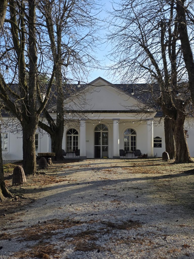Babérliget Kúria, Polány